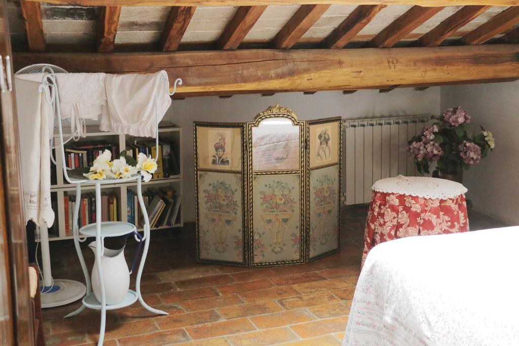 Palazzo San Florido Bed & Breakfast ชิตตา ดิ กัสเตลโล ภายนอก รูปภาพ