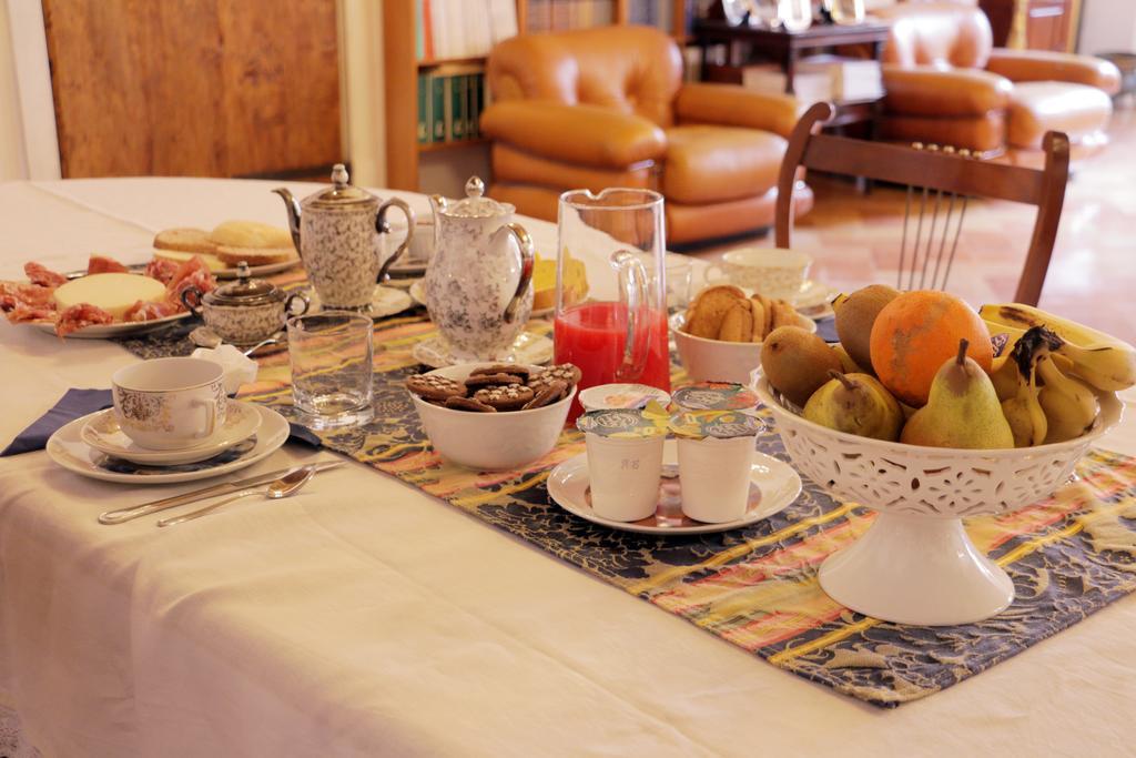 Palazzo San Florido Bed & Breakfast ชิตตา ดิ กัสเตลโล ภายนอก รูปภาพ
