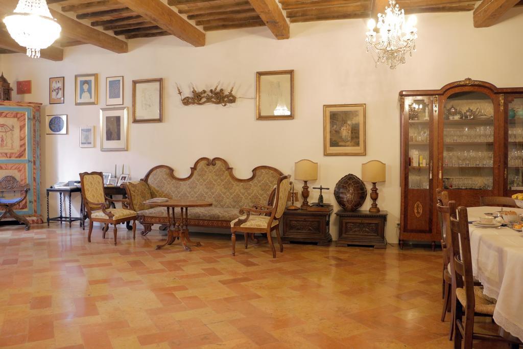 Palazzo San Florido Bed & Breakfast ชิตตา ดิ กัสเตลโล ภายนอก รูปภาพ