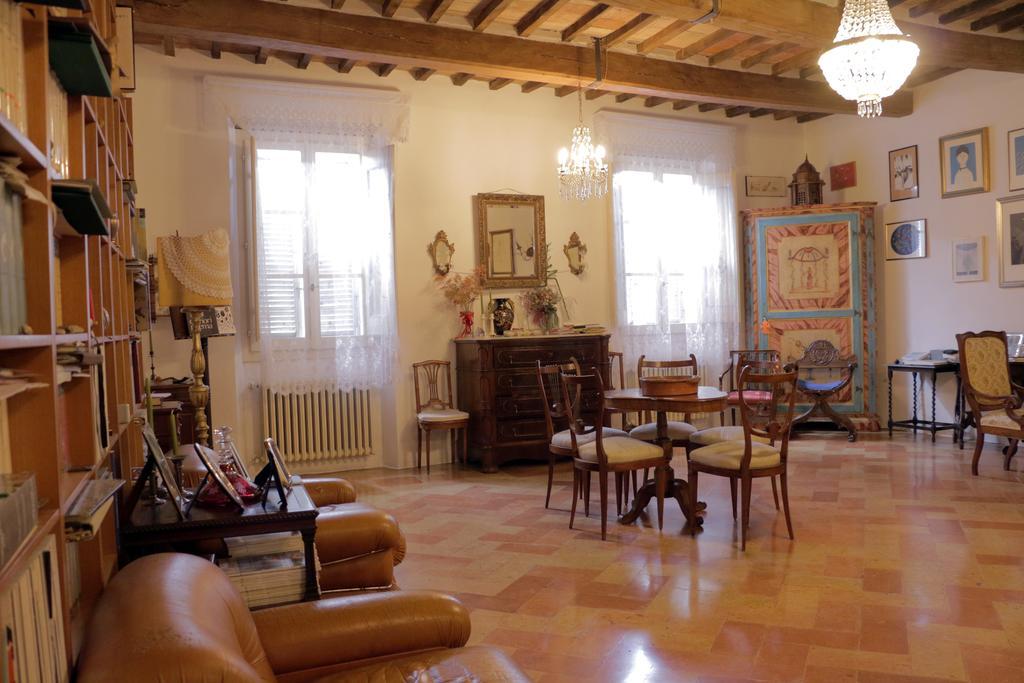 Palazzo San Florido Bed & Breakfast ชิตตา ดิ กัสเตลโล ภายนอก รูปภาพ